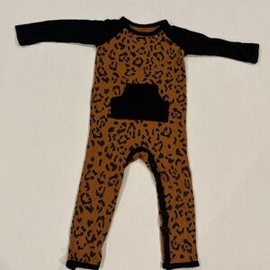 Play Kyte Baby Bamboo Longall cheetah snap romper size 2T.